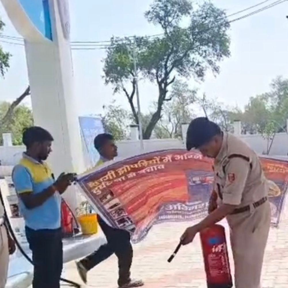 फायर डिपार्टमेंट ने आग से बचाव को चलाया जागरूकता अभियान:शेखपुरा में मॉक ड्रिल कर दी जानकारी, सुबह 8 बजे से पहले खाना बनाने की सलाह