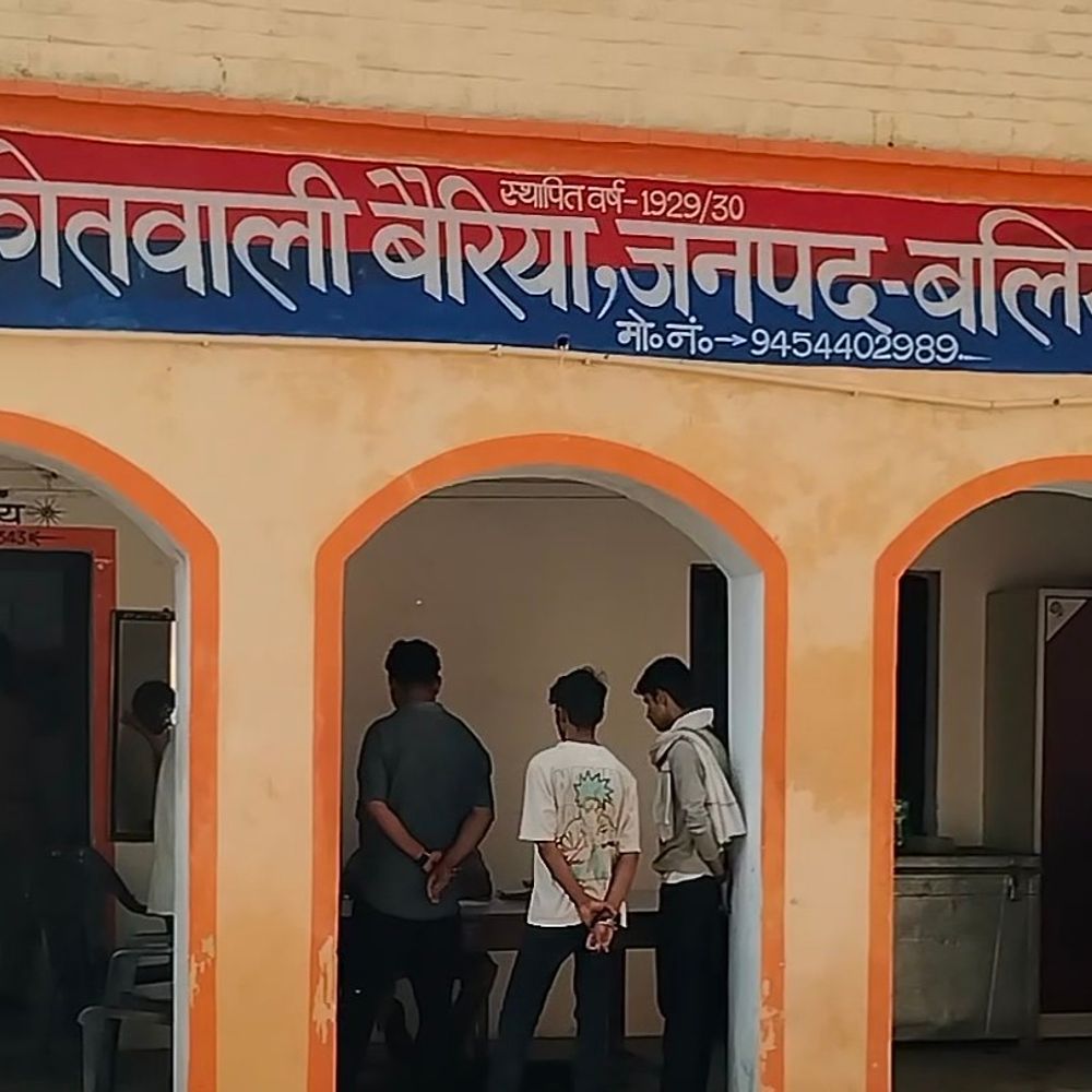 बलिया में बीमार बहू थाने पहुंची:बोली- रुपए होने के बावजूद सास नहीं करवा रही इलाज; सीओ ने खुद मदद की बात कहके विवाद सुलझाया