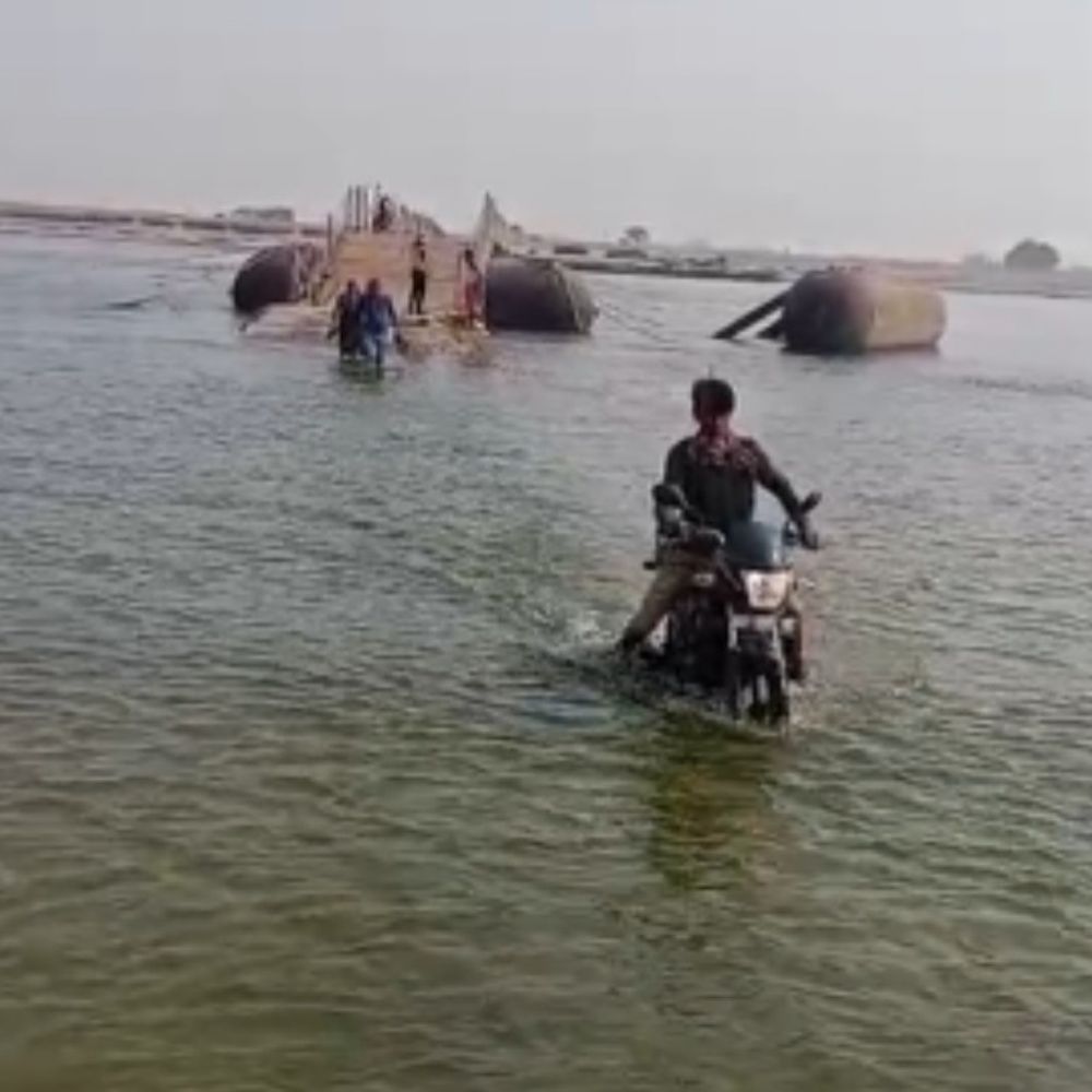 विधायक की फटकार के बाद पीपा पुल दुरुस्त:पानी में सफर से मिली निजात, आवागमन बहाल