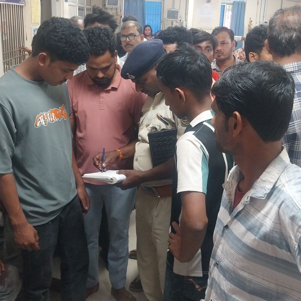 NH-27 पर दो बाइकों की टक्कर, महिला की मौत:स्थानीय लोगों ने दूसरे बाइक चालक को पकड़ा, पति सुरक्षित