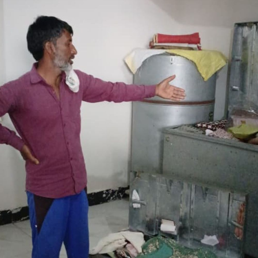 संभल में परिवार को बंधक बनाकर 8 लाख की लूट:घर में घुसकर बदमाशों ने तमंचे से धमकाया, पुलिस ने चोरी का केस दर्ज किया