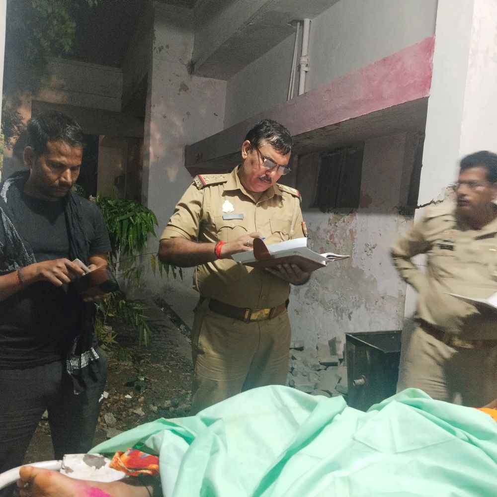 
                 बिधूना में घरेलू विवाद के बाद विवाहिता ने की आत्महत्या:गैस खत्म होने पर पति से कहासुनी के बाद लगाई फांसी 
            