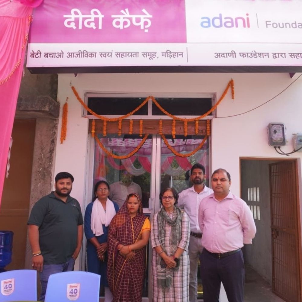 मिर्जापुर में 'दीदी कैफे' शुरू:अदाणी फाउंडेशन की पहल, महिलाओं को मिला रोजगार; लोगों को मिल रहा सस्ता भोजन