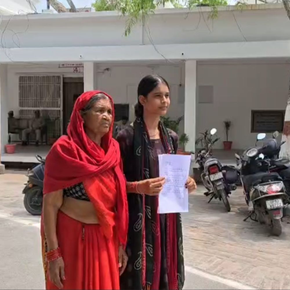 शादी से पहले डीएम ऑफिस पहुंची दुल्हन:जालौन में बोली- गैस सिलेंडर की किल्लत, हलवाई ने मांगे 13 सिलेंडर