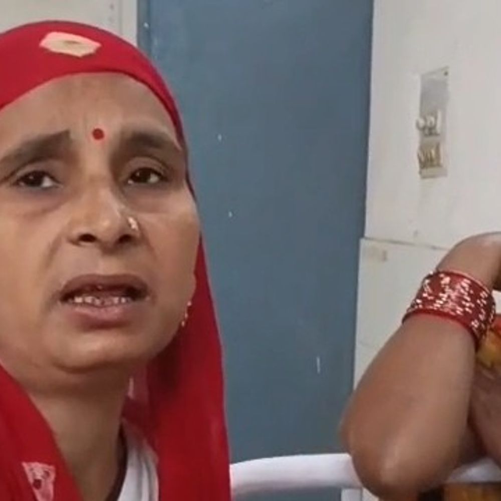 
                 उन्नाव पीएचसी में गर्भवती से बाहर से दवा मंगवाई:डिलीवरी के लिए पैसे मांगे, डीजी ने जांचकर कार्रवाई के दिए आदेश 
            