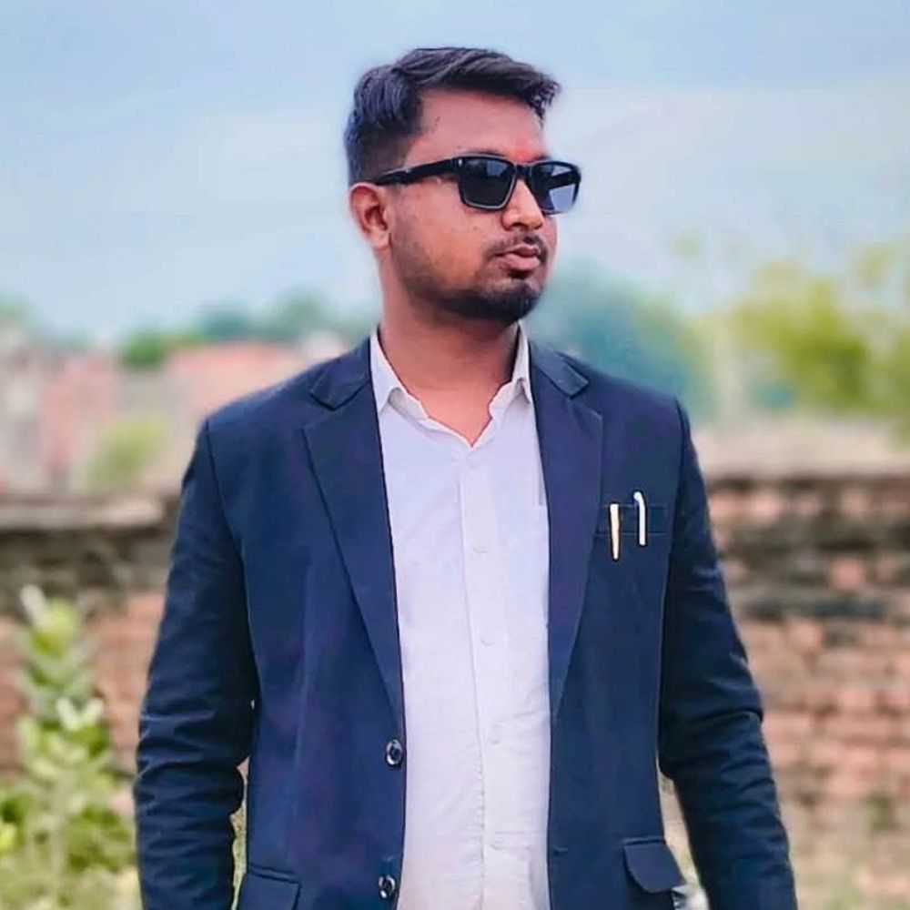 गोंडा सड़क हादसे में अधिवक्ता की मौत:ससुराल बस्ती जाते समय बस ने अपाचे में मारी टक्कर, मौके पर गई जान