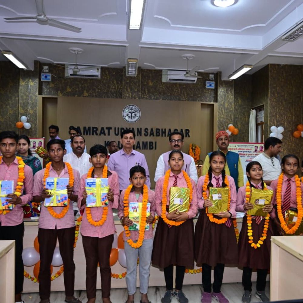 कौशांबी में स्कूल चलो अभियान की शुरूआत:बच्चों को स्कूल भेजने की अपील, BSA ने बताया विकास की आधारशिला