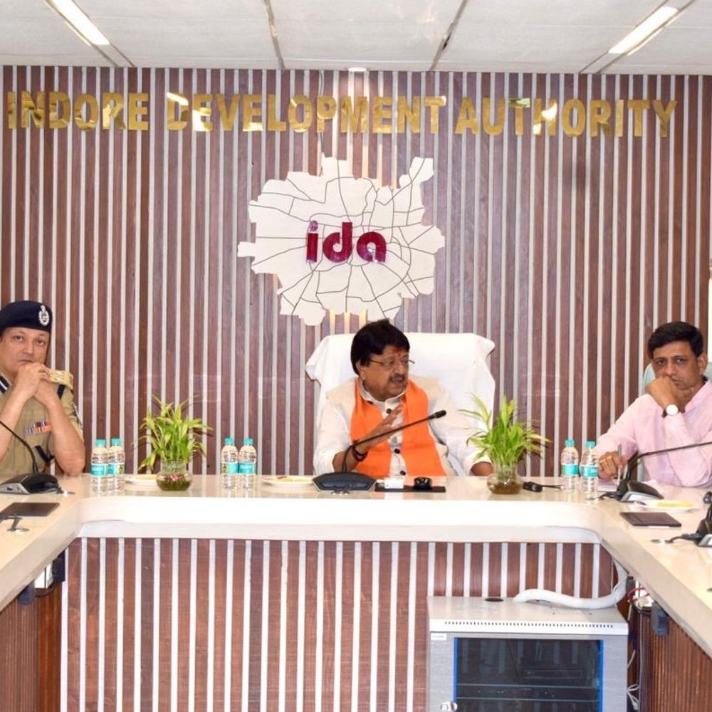 इंदौर के बड़ा गणपति-चंदन नगर फ्लाईओवर पर सख्त निर्देश:  सिंहस्थ से पहले पूरा करने का लक्ष्य; मंत्री विजयवर्गीय बोले- जरूरत हो तो बढ़ाएं टीमें – Indore News