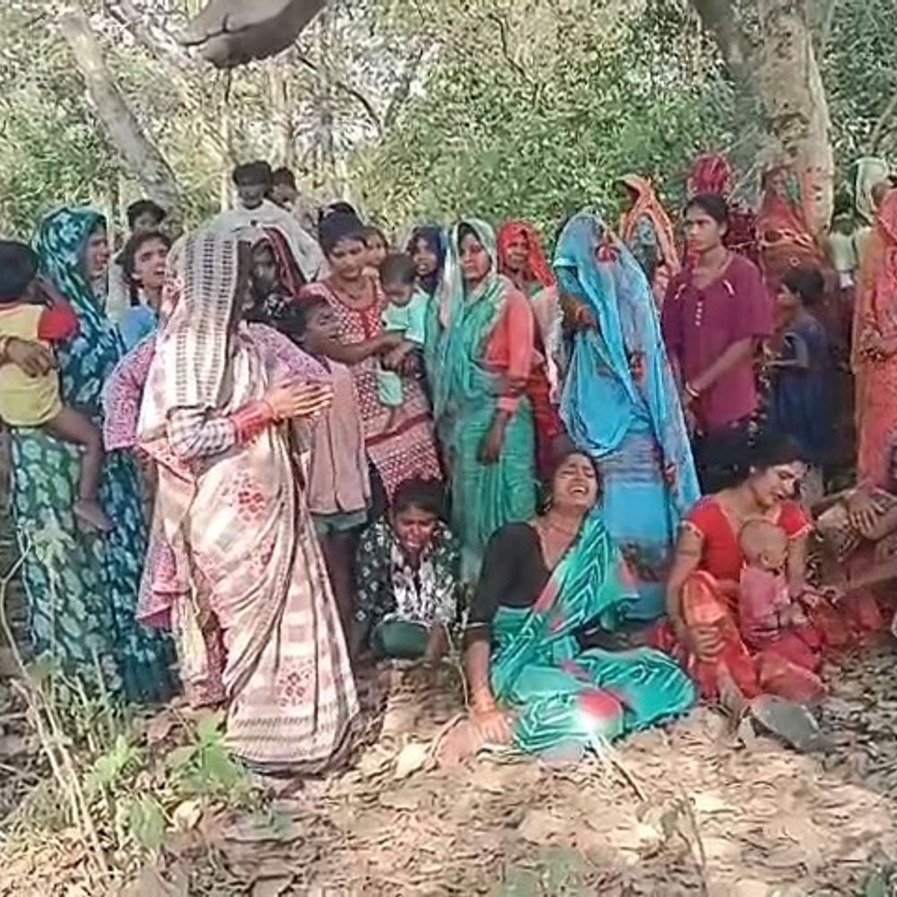 सीतापुर में पेड़ से लटका मिला युवक का शव:खुद की शर्ट से लगाई फांसी, पुलिस ने आत्महत्या की आशंका जताई