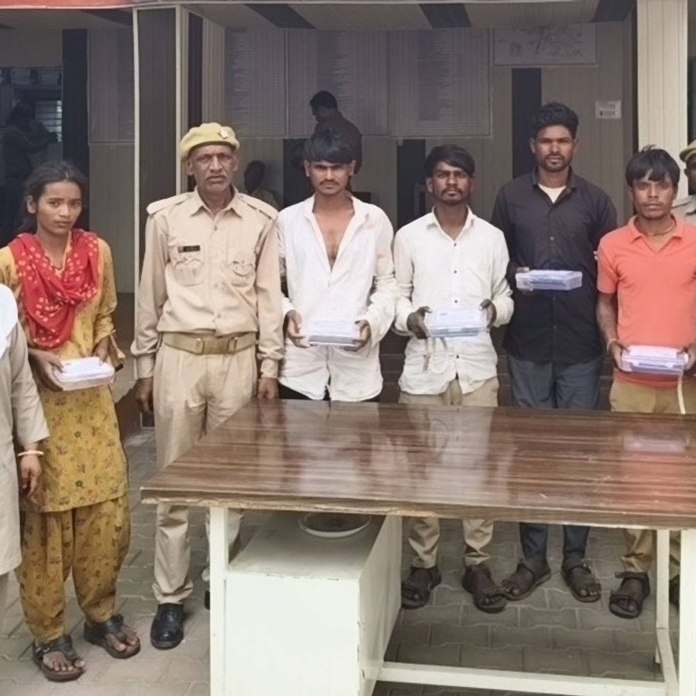 ललितपुर के शोभायात्रा मेले में चोरी करने वाले 6 गिरफ्तार:ढाई लाख के मोबाइल, चेन बरामद; आरोपियों को भेजा जेल