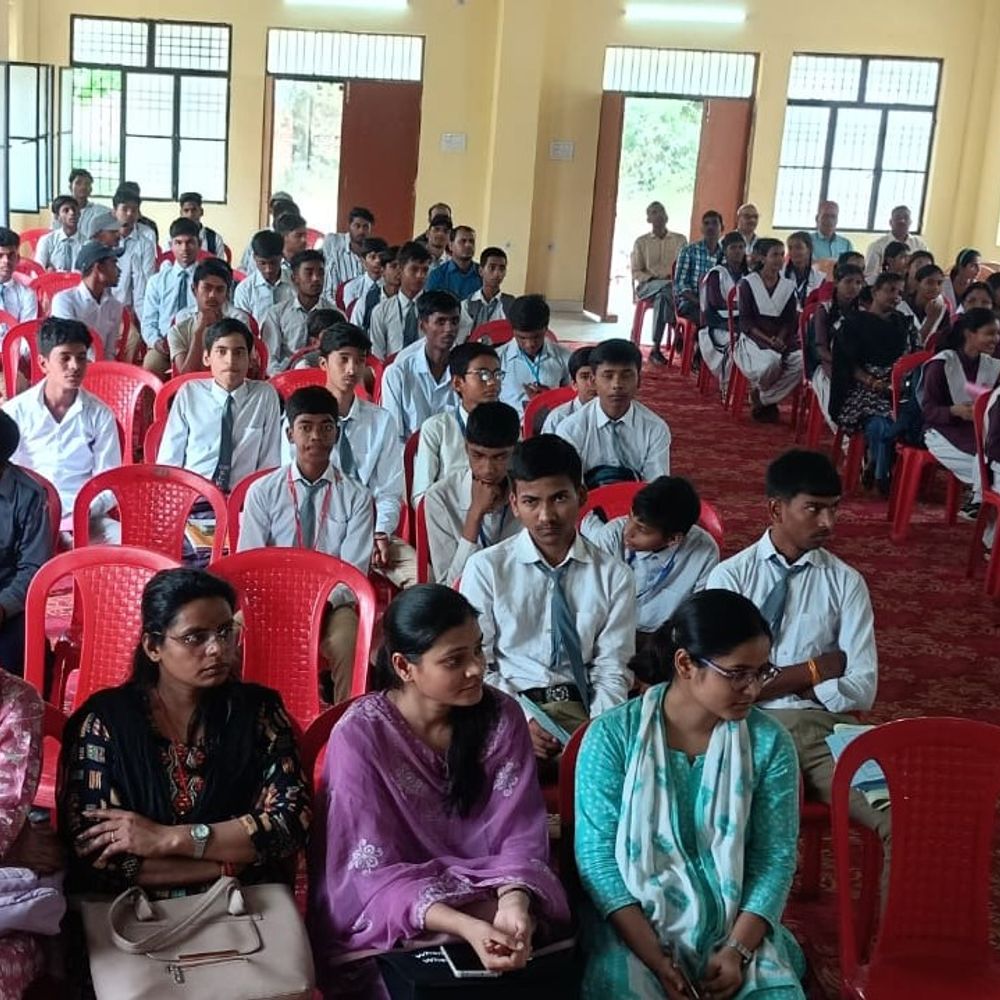 जीआईसी देवरिया में गृह परीक्षा परिणाम घोषित:मेधावी छात्र-छात्राओं को मेडल देकर सम्मानित किया गया