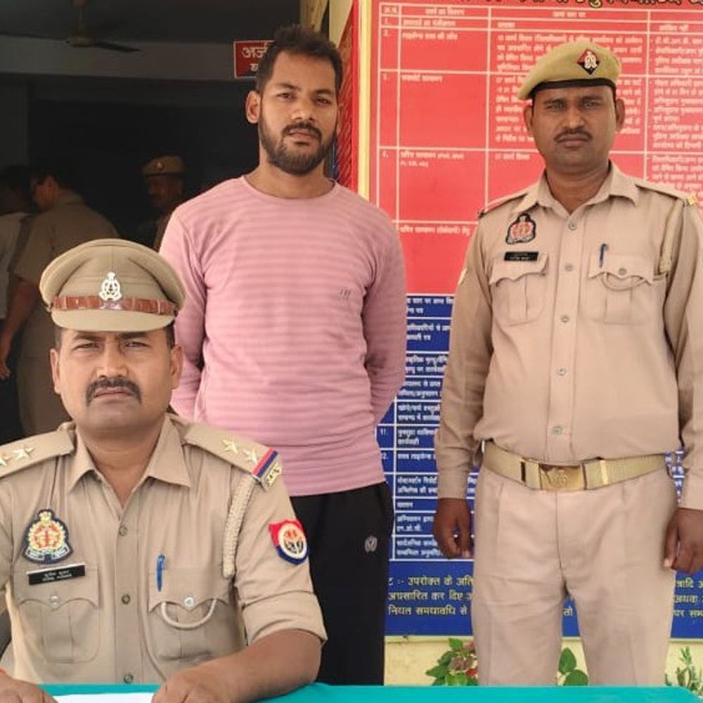 चंदौली पुलिस ने लूट के आरोपी पकड़े:28 हजार की लूट में एक युवक, तीन नाबालिग गिरफ्तार