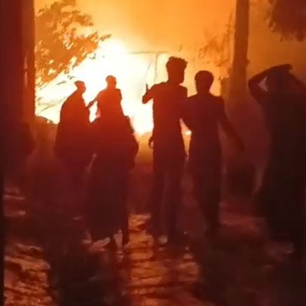 सीतापुर में आकाशीय बिजली गिरी, मां-बेटी की मौत:7 साल की बच्ची झुलसी, कई घरों में लगी आग, ग्रामीणों ने पाया काबू