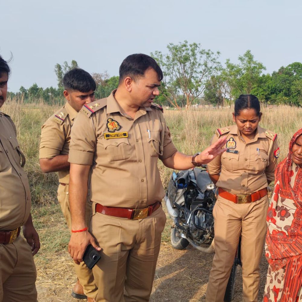 कौशांबी में युवती ने की आत्महत्या, परिजन बिना पोस्टमार्टम दफनाया:पुलिस ने शव कब्जे में लेकर पोस्टमार्टम को भेजा, जांच शुरू