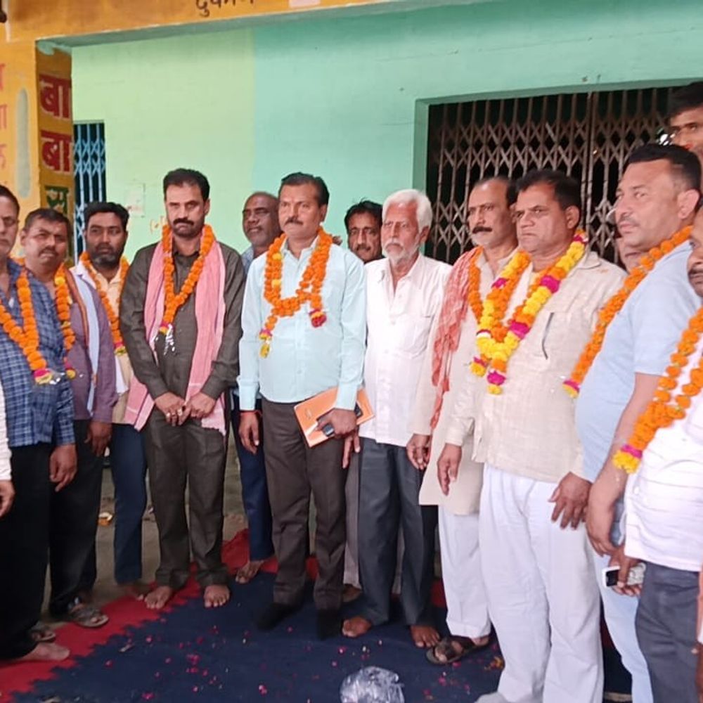 विजय कुमार अध्यक्ष, हेमचंद्र महामंत्री निर्विरोध चुने गए:औरैया में नवीन हरी सब्जी मंडी संगठन का निर्वाचन संपन्न