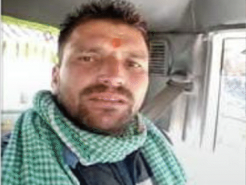 चंबा में पिकअप खाई में गिरने से युवक की मौत:  चचेरा भाई गंभीर घायल, सड़क धंसने से हादसा, 300 फीट गहरी खाई में गिरी गाड़ी – Bharmour News