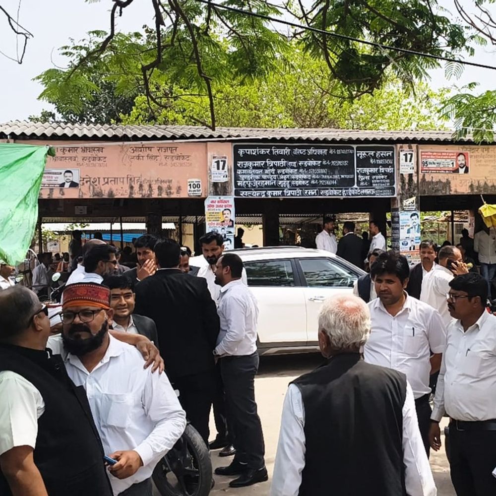 बलरामपुर में कलेक्ट्रेट बार चुनाव में मतदान जारी:661 मतदाता तय करेंगे 26 प्रत्याशियों की किस्मत