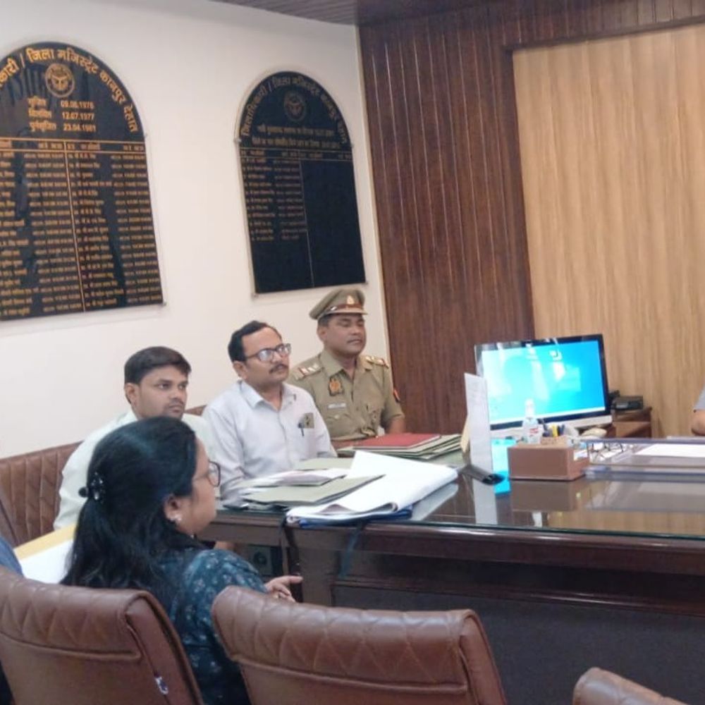 
                 मुख्यमंत्री ग्राम परिवहन योजना, जिलाधिकारी के सख्त निर्देश:ग्रामीण क्षेत्रों को ब्लॉक, तहसील और जिला मुख्यालय से जोड़ा 
            