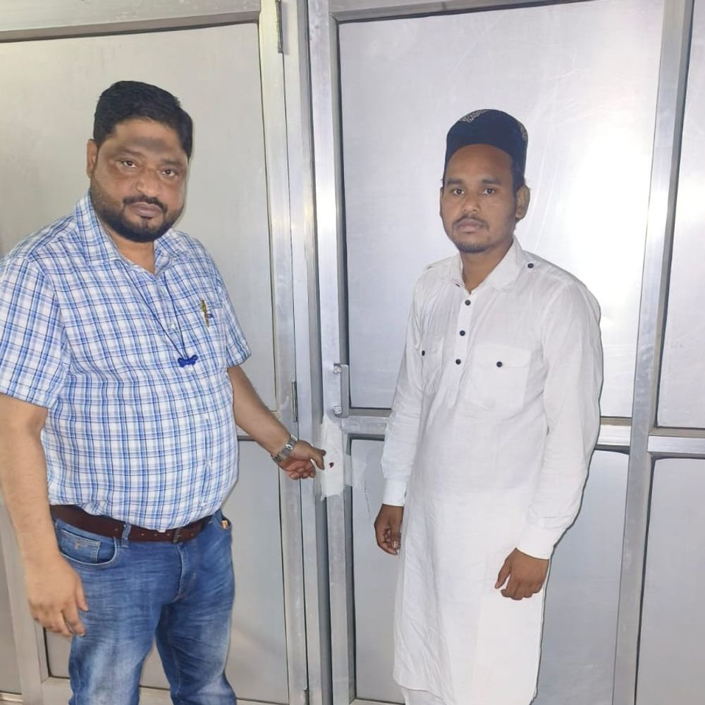 बिना पंजीकरण चल रहा अल्ट्रासाउंड सेंटर सील:बरेली में 11 केंद्रों पर छापेमारी, टीम के जाते ही सील सेंटर फिर खुला