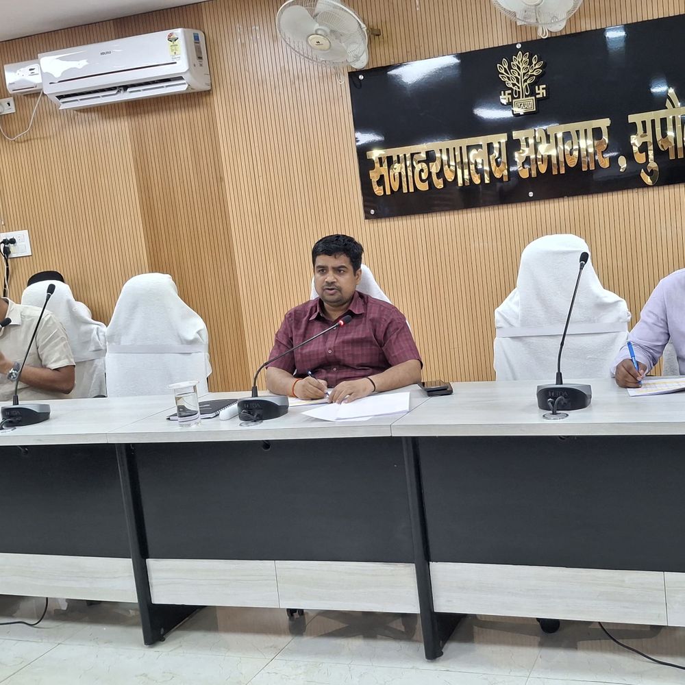 सुपौल में बिजली व्यवस्था पर DM सावन कुमार सख्त:इंजिनियर को शिकायत समाधान और रेवेन्यू वसूली में तेजी लाने के निर्देश