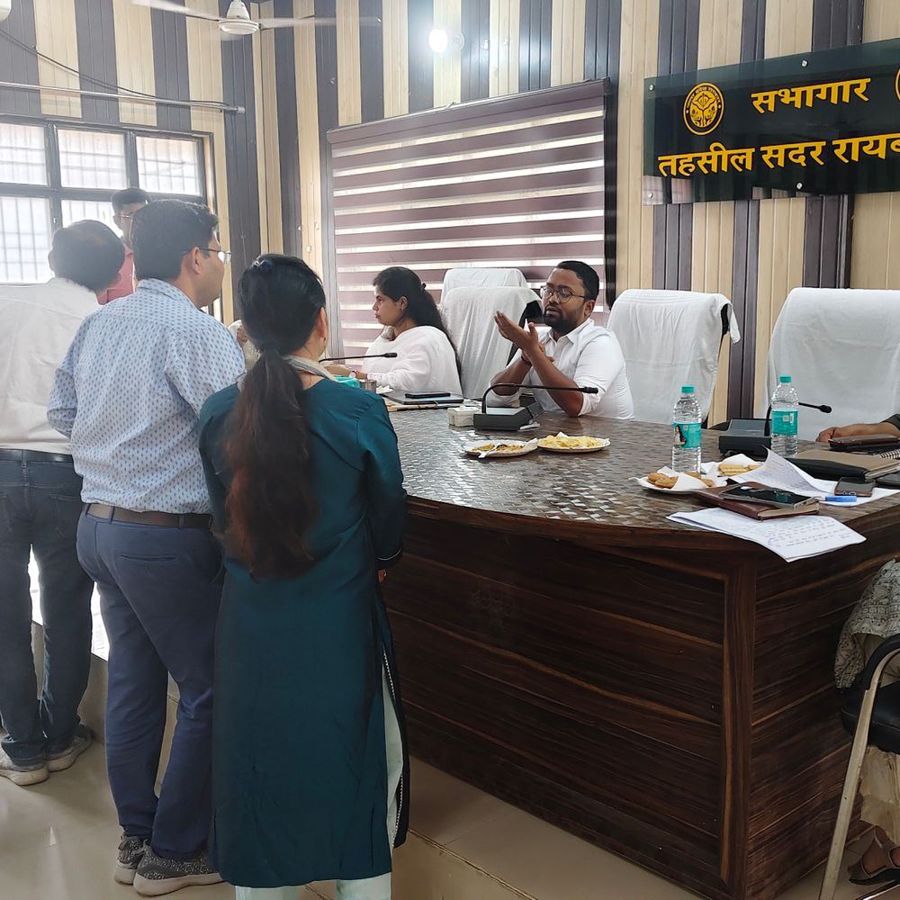 
                 रायबरेली में तहसील दिवस में 74 शिकायतें मिलीं:8 शिकायतों का निस्तारण, राजस्व संबंधी मामलों के लिए टीम गठित 
            