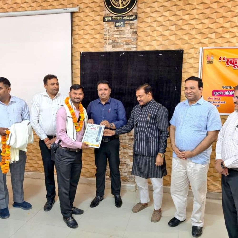 अमेठी में स्कूल चलो अभियान का शुभारंभ:बच्चों को बैग-किताबें बांटी गईं, सीएम योगी के कार्यक्रम का प्रसारण