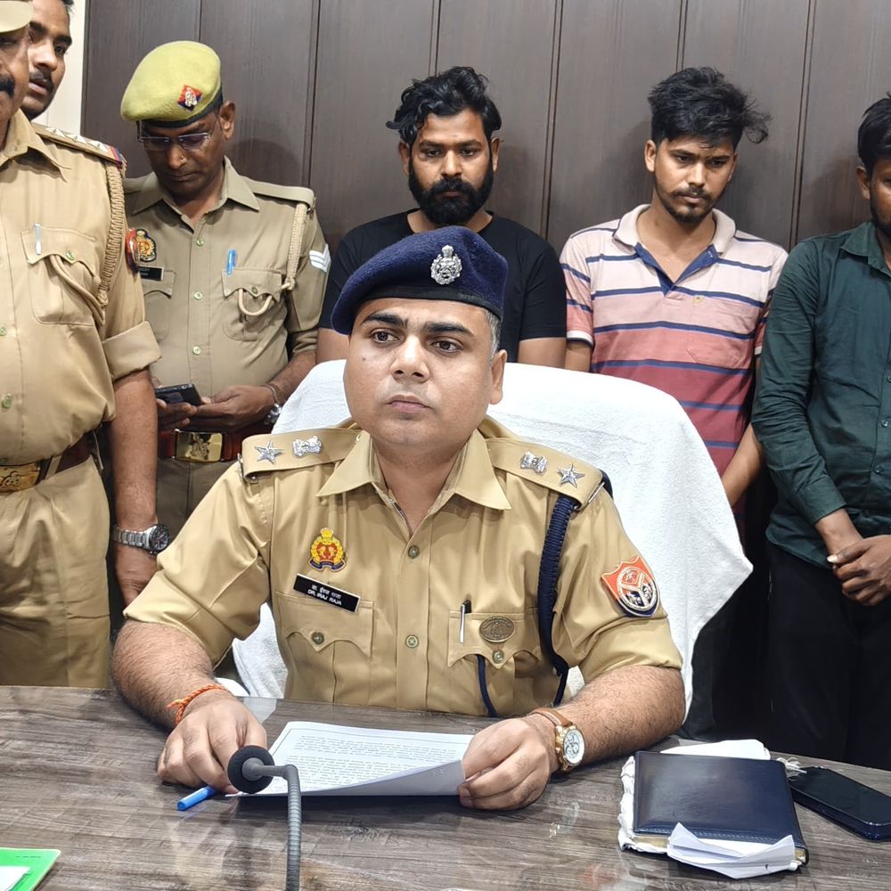 गाजीपुर से 3 अंतरराज्यीय साइबर अपराधी गिरफ्तार:700 से अधिक फर्जी खातों से 67 करोड़ की ठगी, MSME-GST के जरिए खुलवाते थे करंट अकाउंट