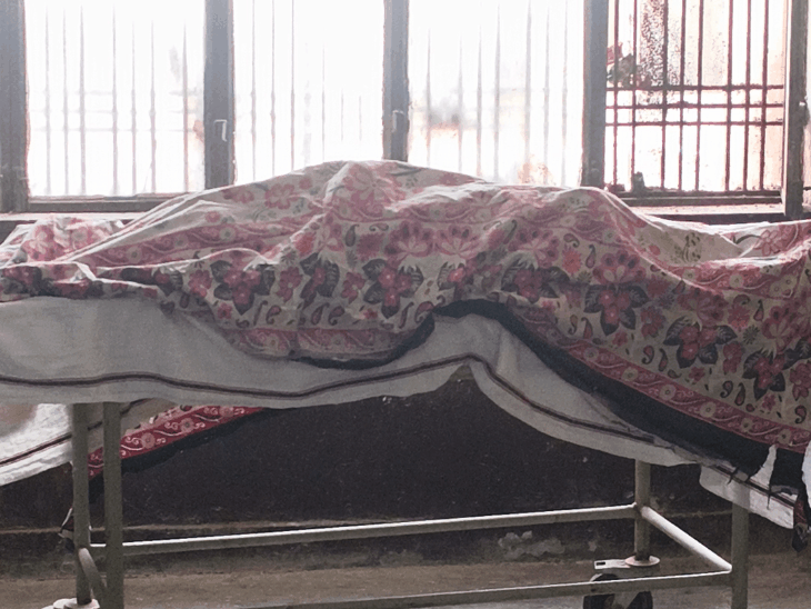 
                 बाराबंकी में प्रसव के दौरान मां-बच्चे की मौत:दो मासूम हुए अनाथ, डिलीवरी के कुछ देर बाद बिगड़ी थी हालत 
            