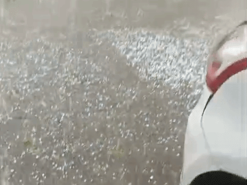 
                 जालौन में बदला मौसम का मिजाज,ओलावृष्टि से फसलों को नुकसान:किसानों की बढ़ी चिंता, तेज हवाओं के साथ बारिश 
            