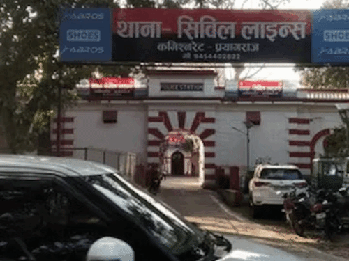 
                 महिला स्वास्थ्यकर्मी का अश्लील वीडियो बनाया:प्रयागराज में पति पर आरोप, गलत काम के लिए बनाता है दबाव; FIR 
            