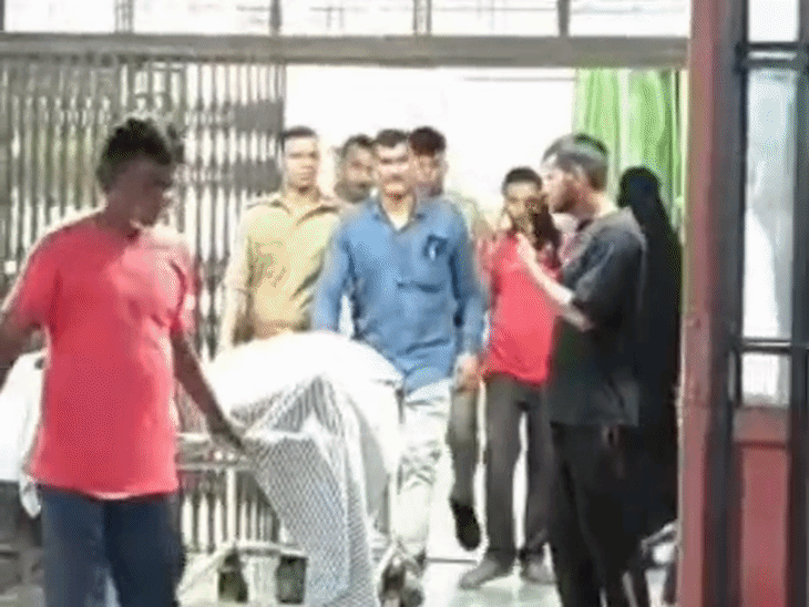 
                 प्रतापगढ़ में युवक की गोली मारकर हत्या:डूहिया गांव में हुई वारदात, आपसी रंजिश की आशंका 
            