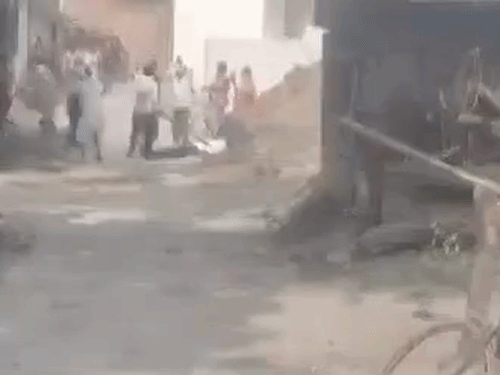 
                 अयोध्या में लाठी -डंडा, ईंट- पत्थर और फावड़ा चला:जमीनी विवाद में खूनी संघर्ष, कई घायल,एक की स्थित गंभीर 
            