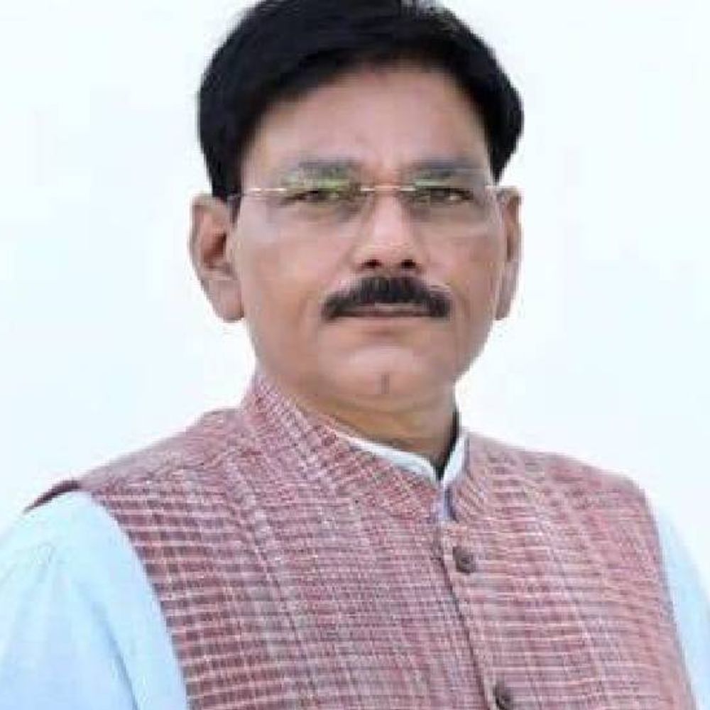 
                 जेवर सीट पर विधायक धीरेंद्र सिंह या कोई और:सपा से डॉ. विकास भाटी, सुनील भाटी या प्रवीण भाटी, बसपा से किसे उम्मीदवार बनाएंगे 
            