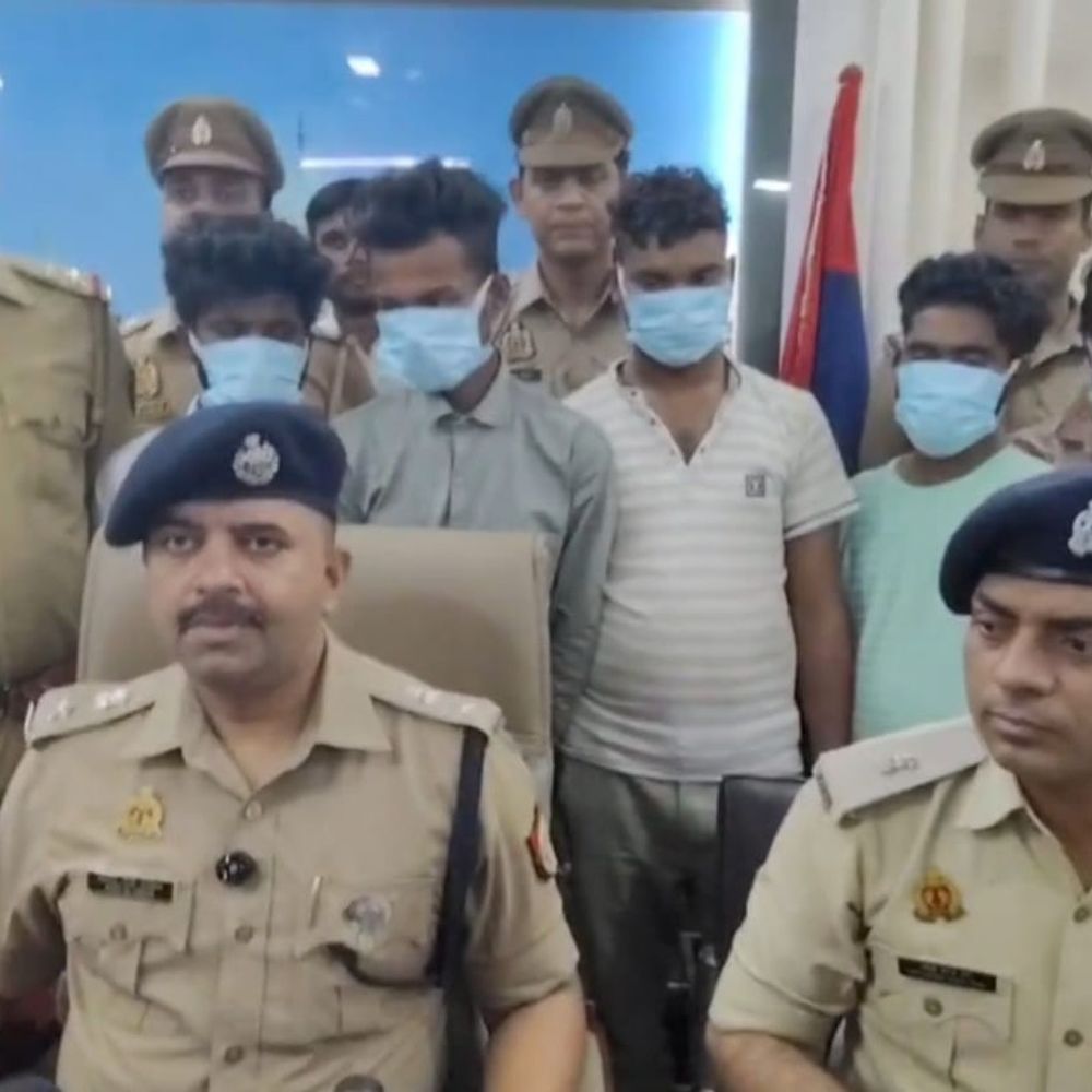 लूट के मास्टरमाइंड सहित 5 गिरफ्तार:आलू बेच कर आ रहे किसान से की थी लूट, पुलिस ने बरामद किए 10 हजार रुपये और ऑटो