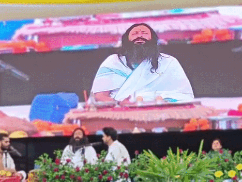 
                 सोमनाथ ज्योतिर्लिंग के पावन अंशों का मेरठ में आगमन:हजारों श्रद्धालुओं ने किए दर्शन ,आर्ट ऑफ लिविंग के आयोजन में हुआ पूजन-अनुष्ठान 
            