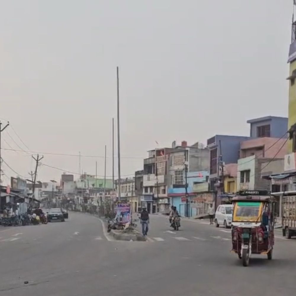 संभल में काली घटा छाई, AQI 71 पहुंचा:तापमान में 8 डिग्री की गिरावट, बारिश-तेज हवा से गेहूं की फसल खराब