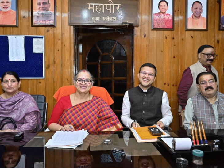 
                 लखनऊ नगर निगम पैनल के वकीलों की छंटनी होगी:खराब परफॉर्मेंस करने वालों की तैयार हो रही रिपोर्ट, पैरवी काम नहीं आएगी 
            