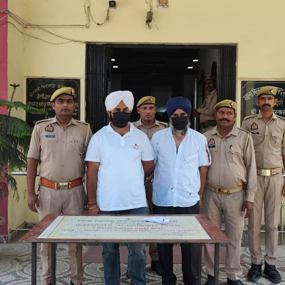 रामपुर में खेत विवाद में फायरिंग, एक घायल:पिता-पुत्र गिरफ्तार, अवैध हथियार बरामद; सगे भाइयों में हुआ झगड़ा