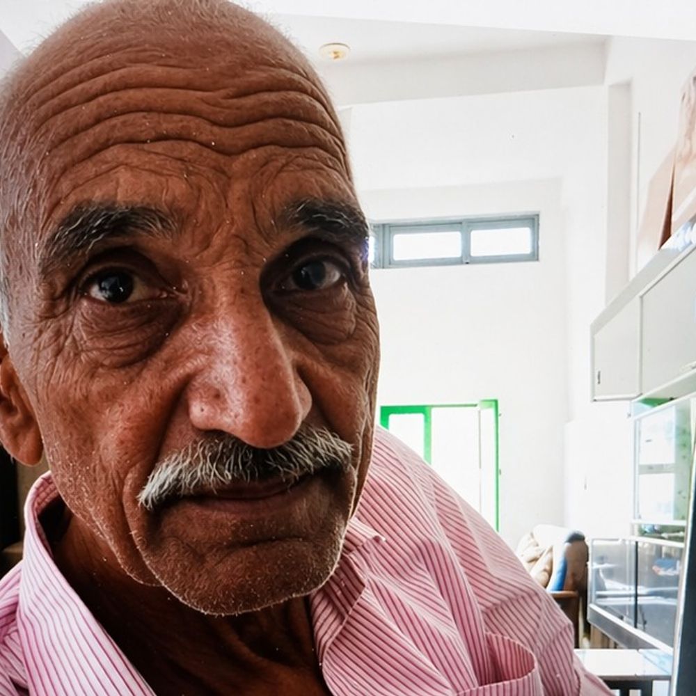 हाथरस में आरपीएफ के रिटायर्ड सब इंस्पेक्टर की मौत:सादाबाद-मथुरा मार्ग पर अज्ञात वाहन ने बाइक को टक्कर मारी, पैतृक गांव से घर लौट रहे थे