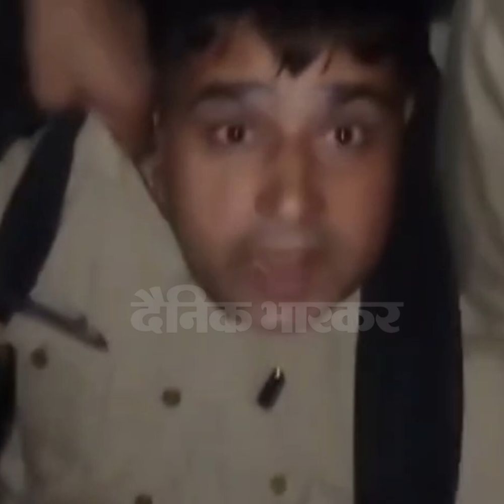 
                 इटावा में जीआरपी सिपाही निलंबित:नशे में चेन पुलिंग और अभद्रता का आरोप 
            