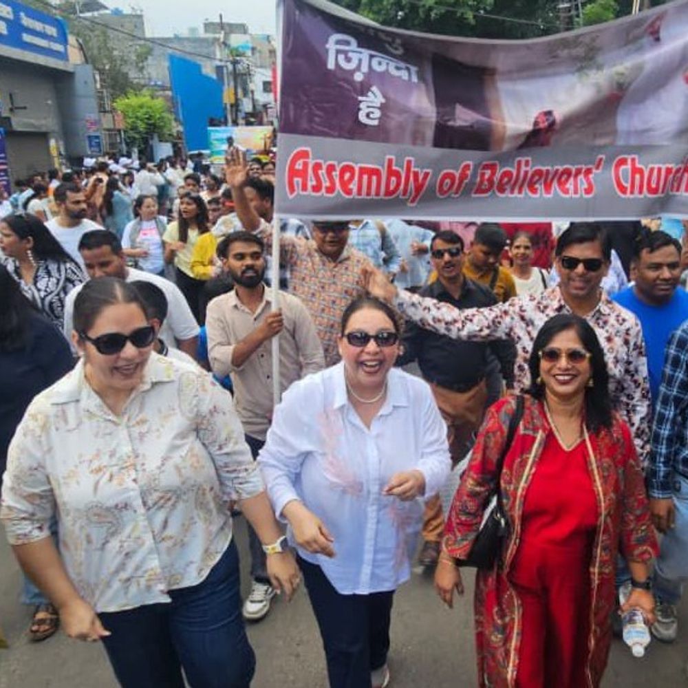 लखनऊ में ईस्टर पर निकला जुलूस:'यीशु जी उठे हैं' संदेश के साथ बड़ी संख्या में लोग हुए शामिल