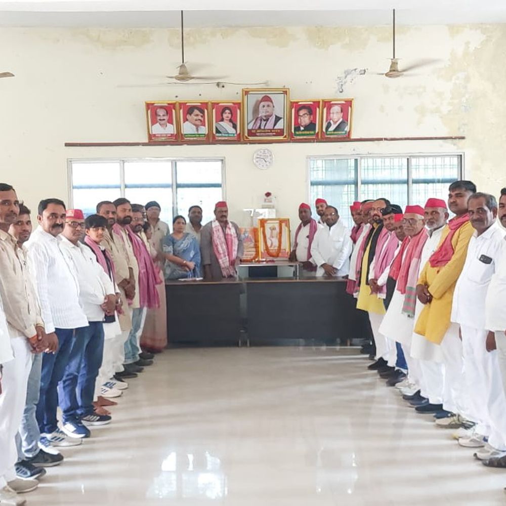 सपा कार्यालय में महर्षि कश्यप, निषादराज गुह्य की जयंती मनाई:जिलाध्यक्ष प्रदीप यादव ने बताया, जीवन दर्शन मानवता के लिए प्रेरणादायक