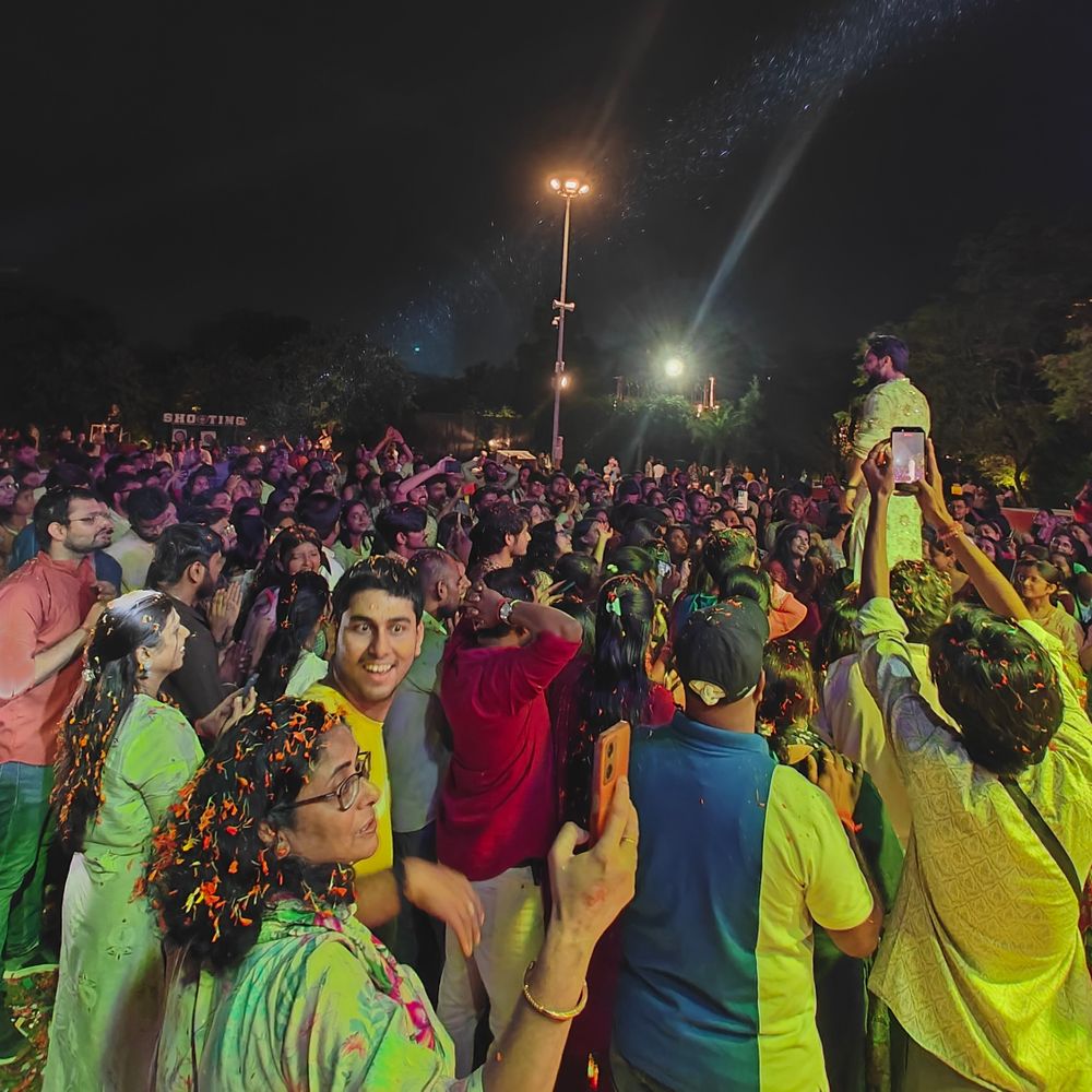 लखनऊ में 'भजन क्लबिंग':भक्ति और म्यूजिक का नया अंदाज, युवाओं ने जमकर उठाया लुत्फ