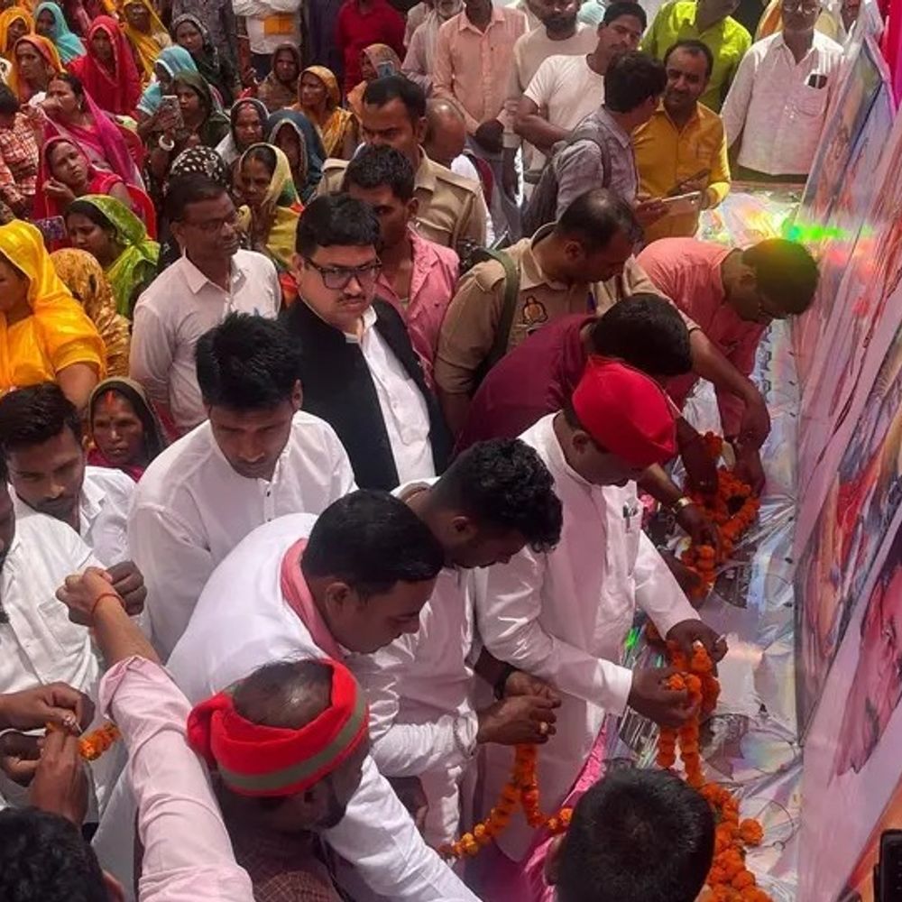 महाराजा गुहराज निषाद जयंती धूमधाम से मनाई गई:सांसद पप्पू निषाद और लौटनराम ने समाज को एकजुट होने का आह्वान किया