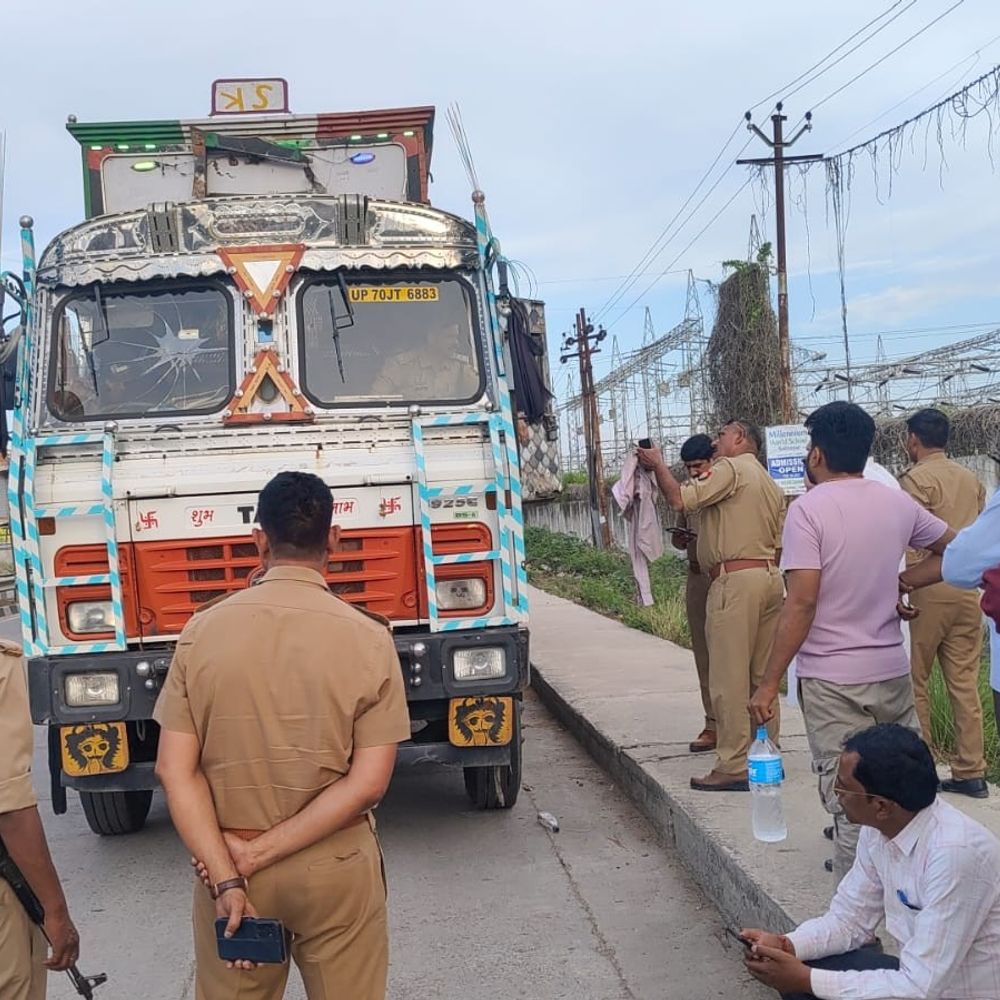 सुल्तानपुर में ट्रक के केबिन में मिला ड्राइवर का शव:जीपीएस से ट्रेस हुई लोकेशन, सिर पर चोट के निशान थे, कैश लेकर गए बदमाश
