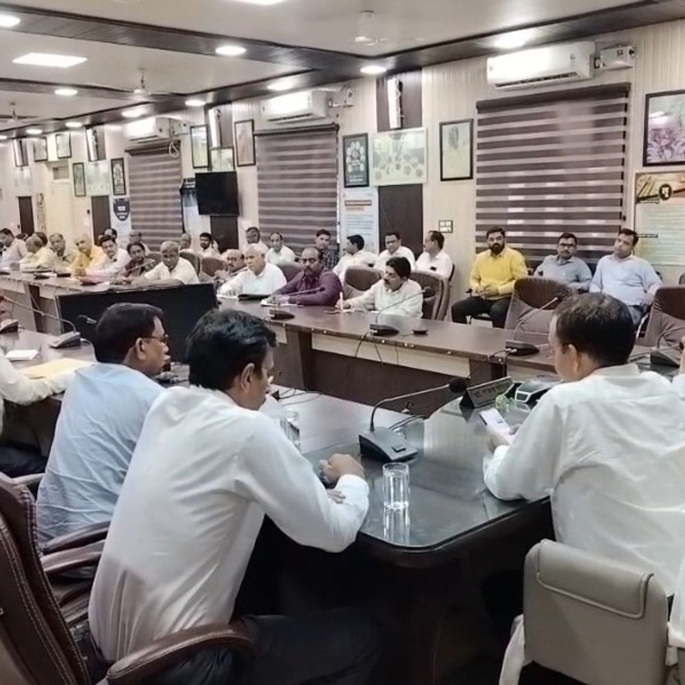 संभल डीएम ने NCERT किताबें अनिवार्य की:निजी प्रकाशन की किताबों पर अभिभावक की अनुमति जरूरी, शासन के निर्देशों के अंतर्गत फीस बढ़ेगी