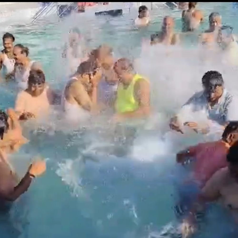 कानपुर में आंधी-बारिश से बिजली-पानी का संकट:पूल में मस्ती करते दिखे भाजपा विधायक, लोगों ने उठाए सवाल