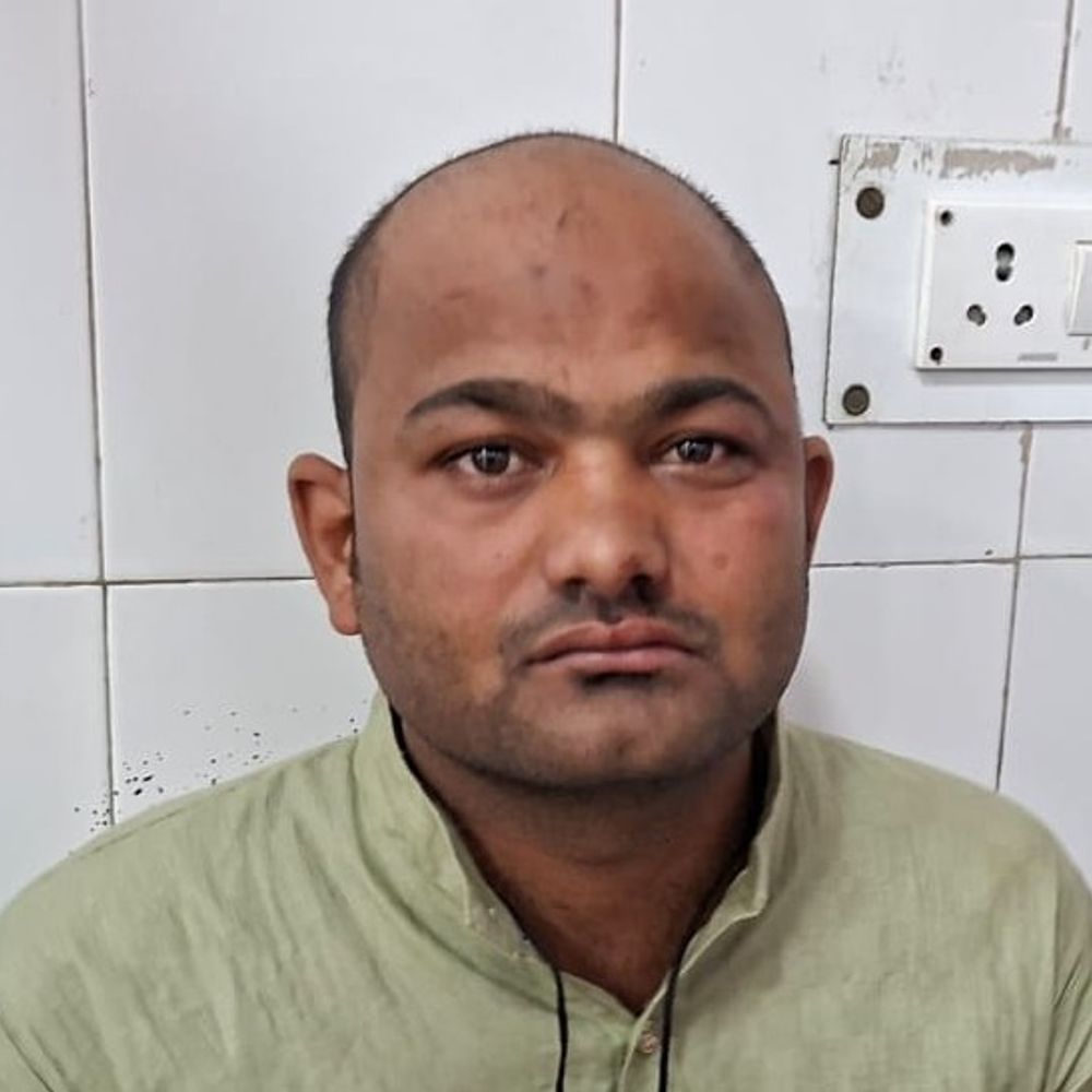 कलक्ट्रेट परिसर में नशे में धुत व्यक्ति का हंगामा:पुलिस ने पकड़कर जिला अस्पताल में कराया भर्ती