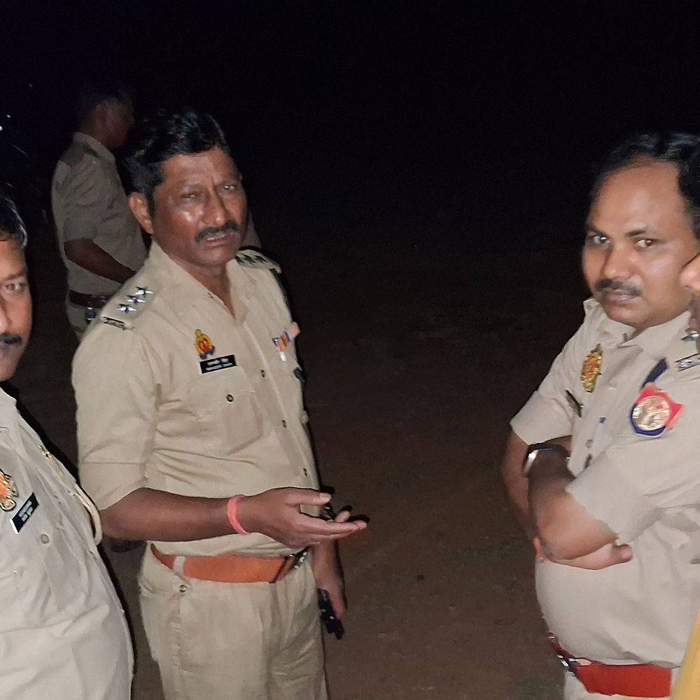 
                 पिकनिक मनाने आए चार छात्र डैम में डूबे...दो की मौत:झांसी में दो को चरवाहे ने बचाया, चारों एक नाव में सवार थे 
            