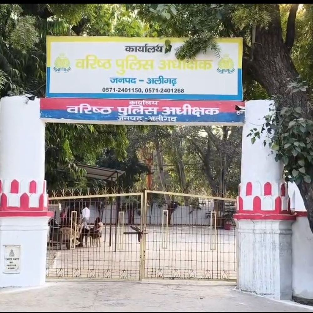 अलीगढ़ में थाना प्रभारियों का ट्रांसफर:शिवप्रसाद सिंह को टप्पल से क्वार्सी भेजा गया, जय सिंह को गांधीपार्क चौकी का मिला चार्ज